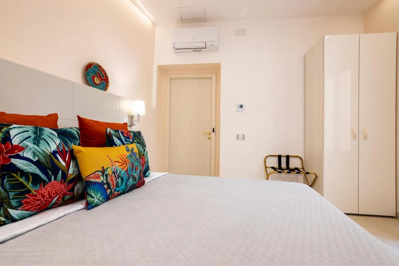 Magnini Rooms Cagliari 0*,  Italië